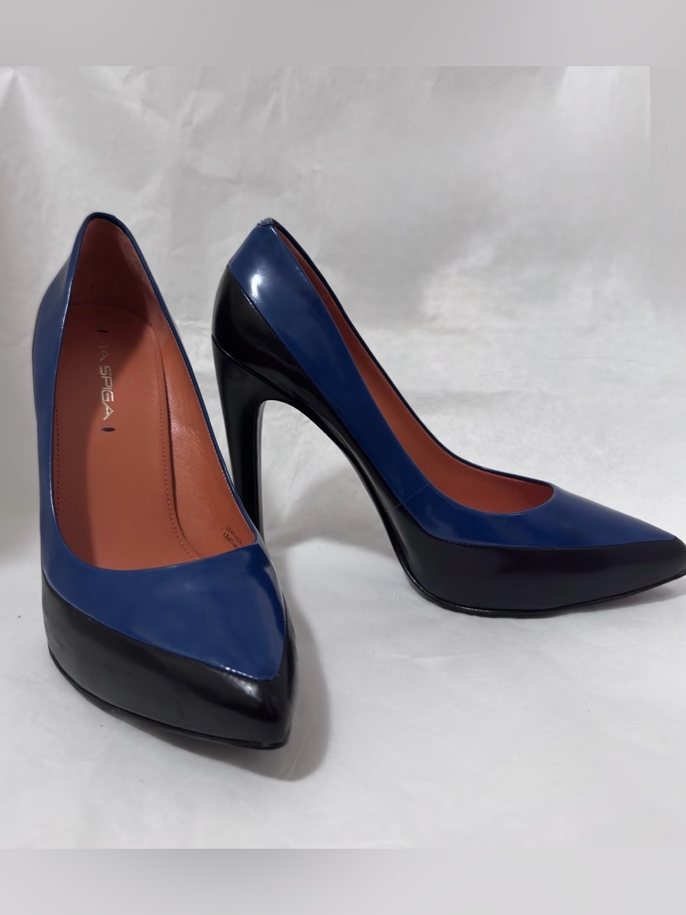 Brand New Via Spiga blue and black colorblock leather stiletto pumps